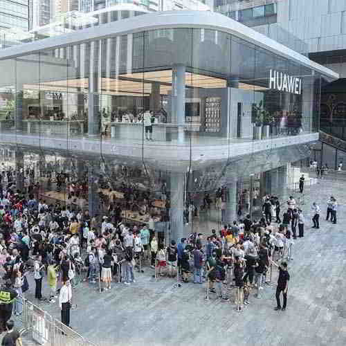 Huawei opens its first global flagship store in Shenzhen