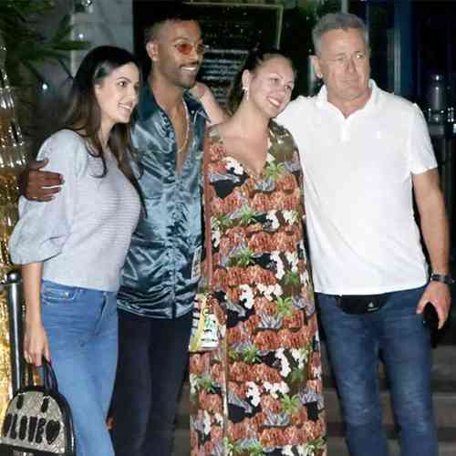 Hardik attends fiancÃ©e Natasaâ€™s family for dinner in Mumbai